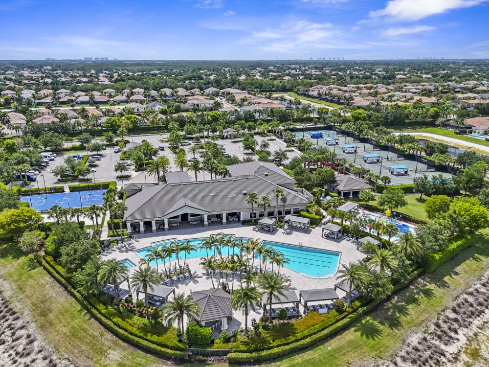 Stonecreek Naples Florida clubhouse and resort-style swimming pool