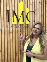 Isis M Cunha