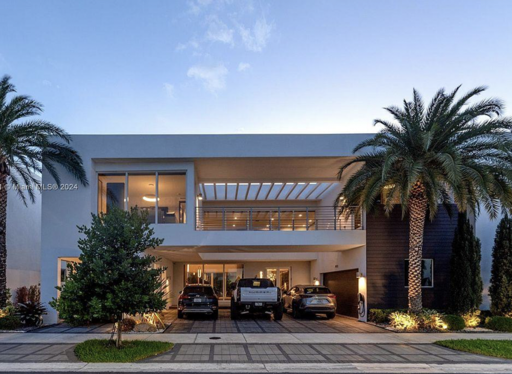 Learn how to sell your home fast in Doral, FL. Expert pricing, marketing, staging and local real estate strategies to attract buyers and maximize value.